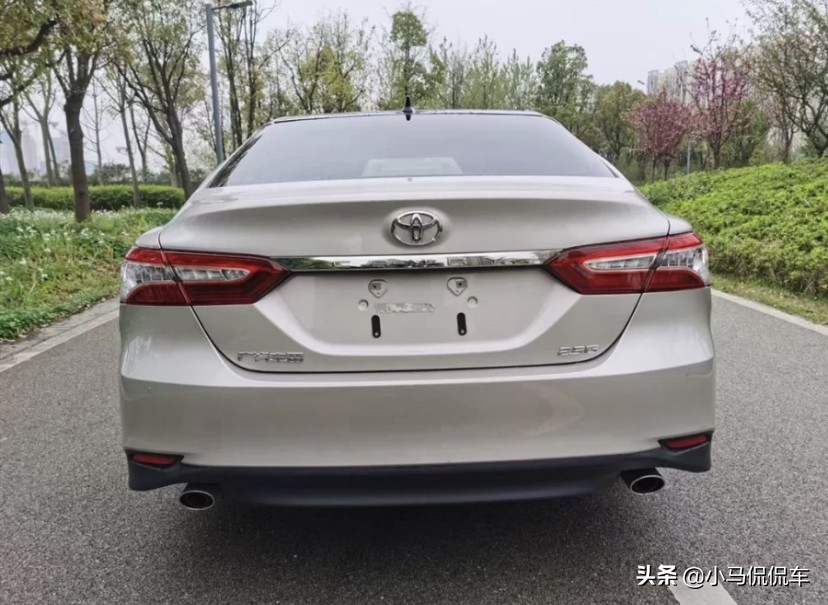 28岁了喜提新车凯美瑞,凯美瑞2.5g豪华版与迈腾330豪华