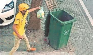 外卖小哥送餐途中因催单崩溃,外卖小哥催单惹怒店家后续