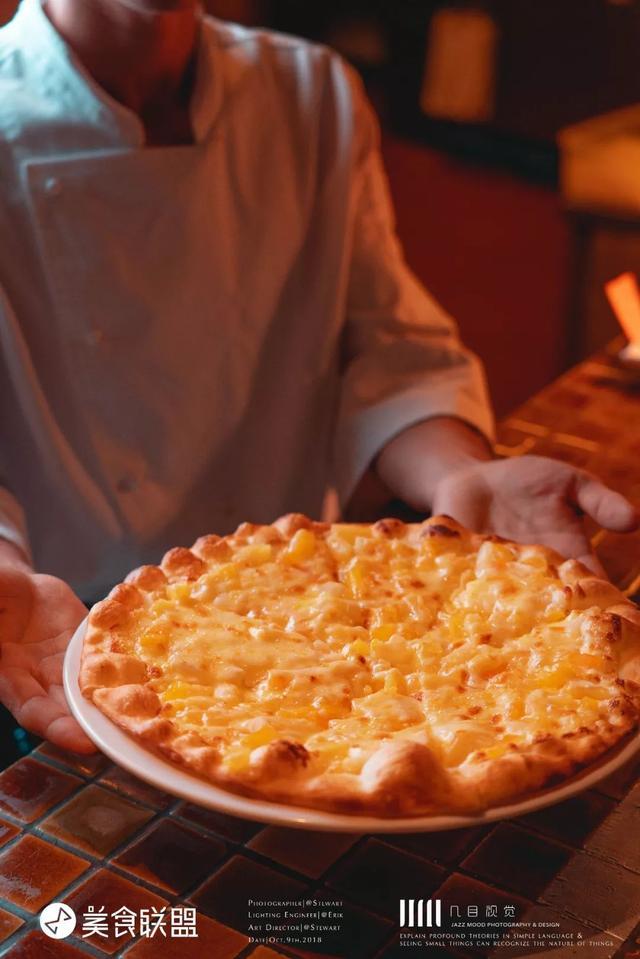 昆明这家开在76年前电影院的餐吧，手工披萨被写进国外旅游攻略