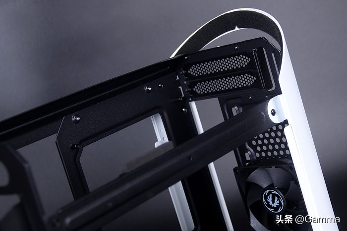 综合性能最好的itx机箱,安钛克itx机箱分体式水冷案例