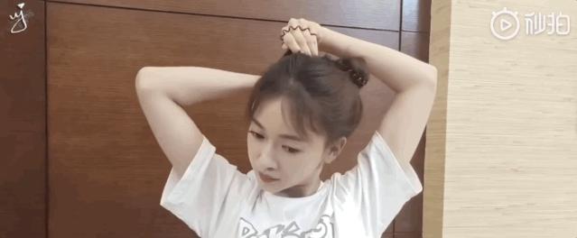 戚薇许嵩最新视频,戚薇现身许嵩演唱会全程抢热搜