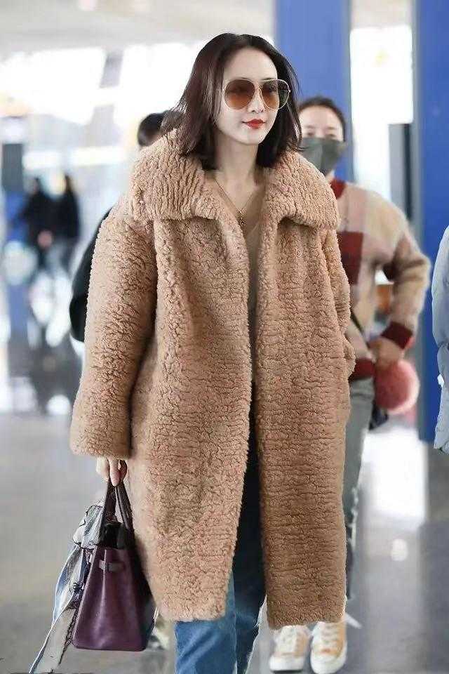 王鸥羊毛大衣穿搭图片,王鸥驼色大衣配什么颜色好看