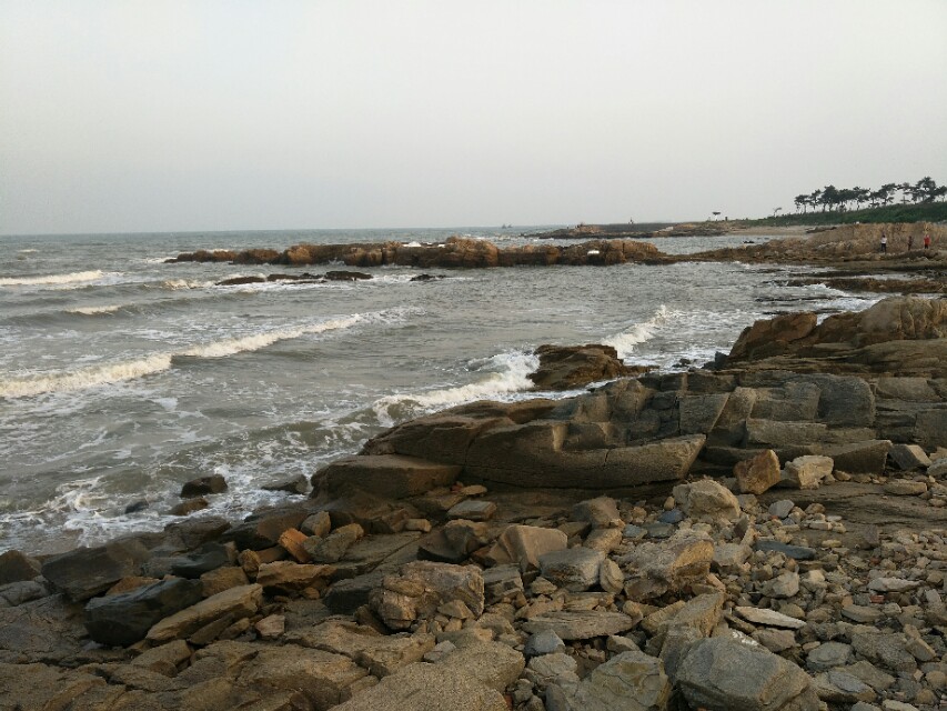 日照第三海水浴场离吴家台远吗,日照吴家台有免费的海水浴场吗