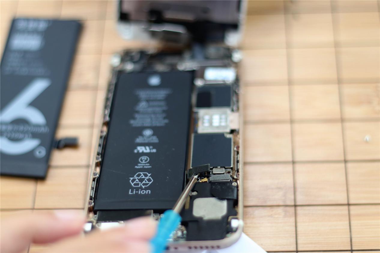 iphone6更换电池推荐,换新电池iphone虚电跳电解决方法