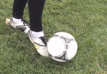 侧凌空射门的正确方法,凌空射门教学