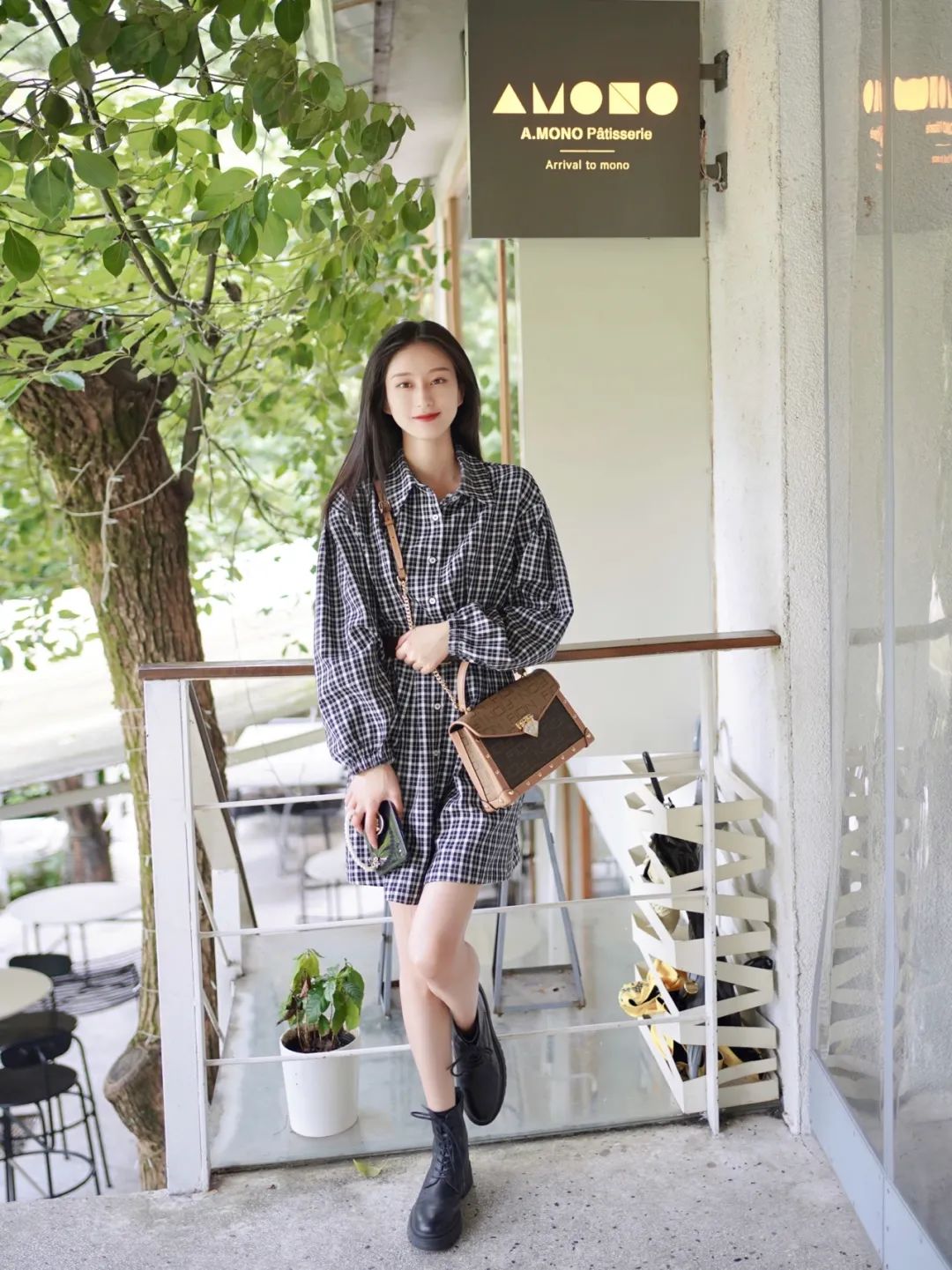 胖mm粗腿马丁靴冬季加绒羊羔绒,今年最火的中筒靴粗腿圆头马丁靴