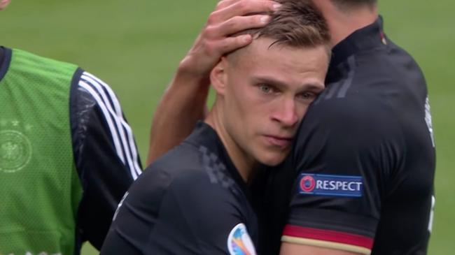 出局:送足球回家,90分钟躺平坑底,终究无悲亦无喜