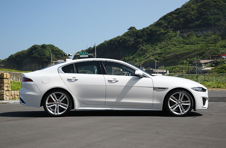 不输3系的车,捷豹xe标轴与加长版区别