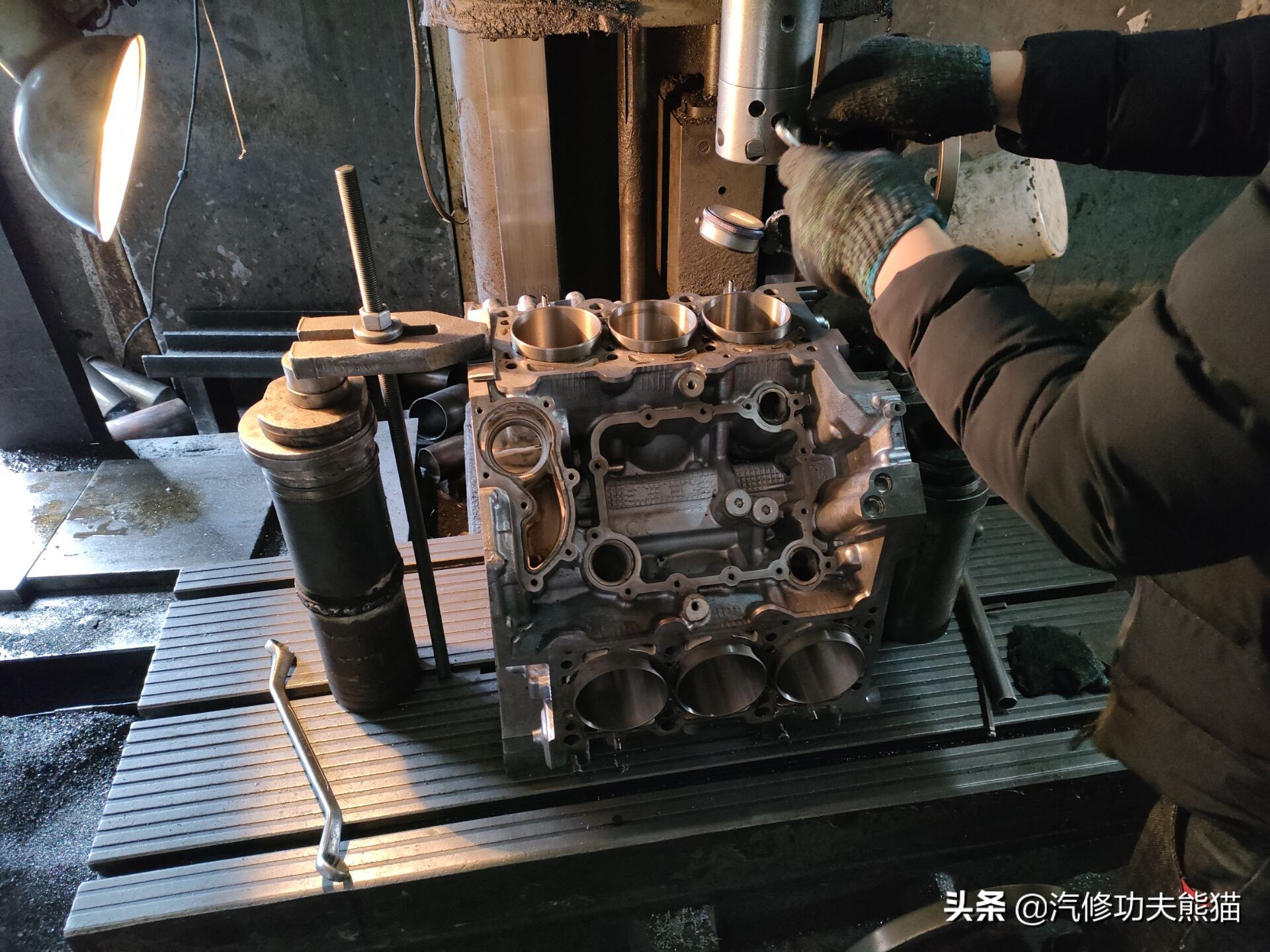 08款奥迪a6l手动挡2.0t烧机油么,09款奥迪a6l2.4烧机油怎么解决