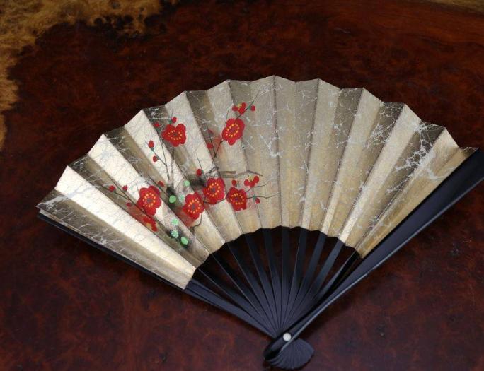 从纳凉工具到 “贵族标配”,日本折扇展示出哪些文化特色?