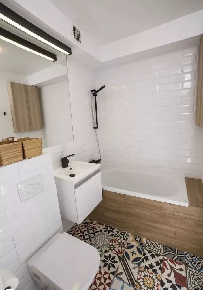 卫生间太小想装浴缸怎么办,卫生间装浴缸条件