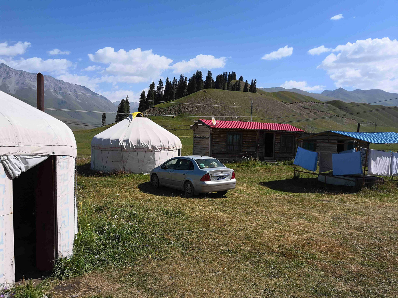 与*疆新**旅店老板共餐，直夸我土豆丝炒的好吃，后请我吃羊肉大餐