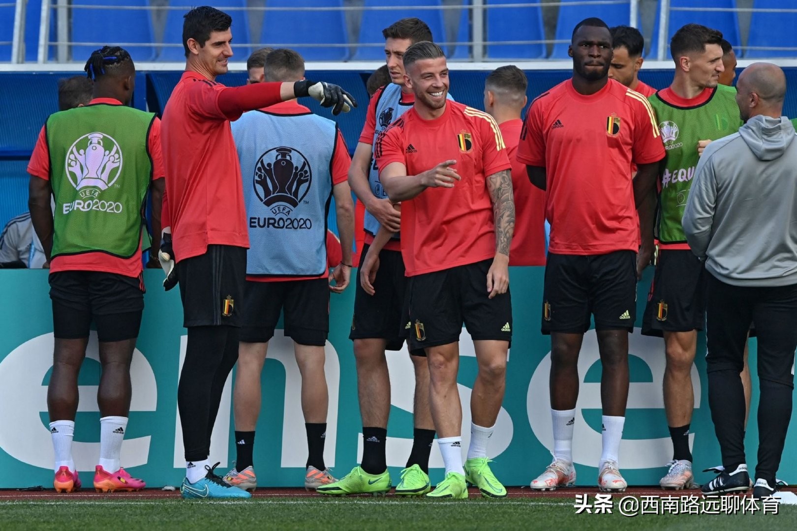 比利时守门员库尔图瓦排名,比利时队主帅谈库尔图瓦