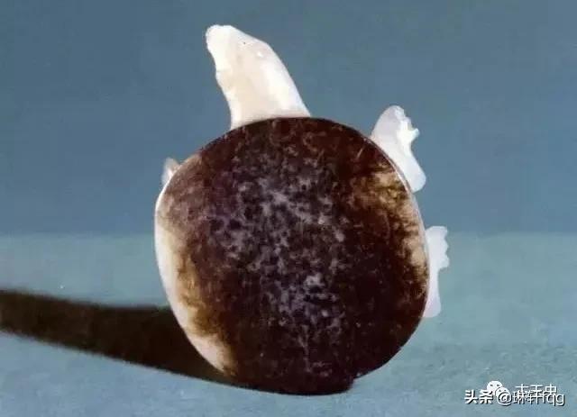 古玉孔道内外包浆沁色一致,古玉有沁色好还是无沁色好