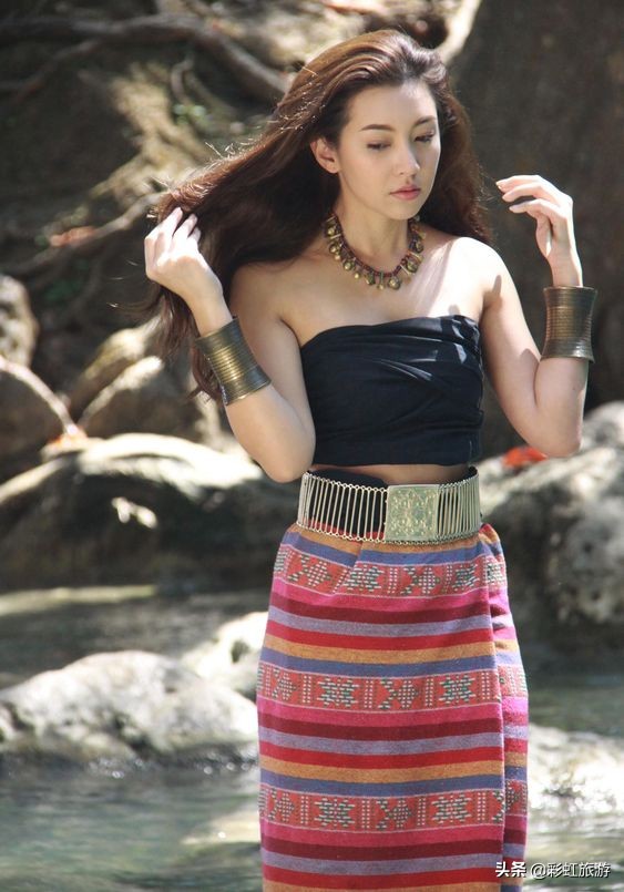 东南亚很多国家民族服装都很接近,而为何“泰服”如此深入人心