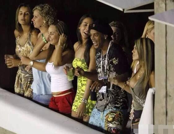 小罗世界足球先生,小罗第二次加冕足球先生