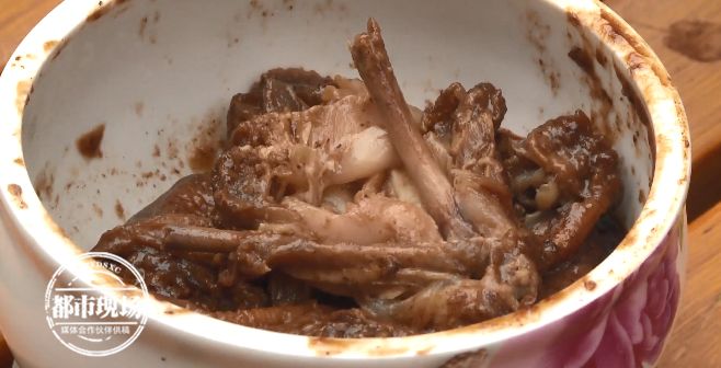 一锅鸡翅怎么都煮不熟,顾客怀疑里面注了胶水,市场监管局上门