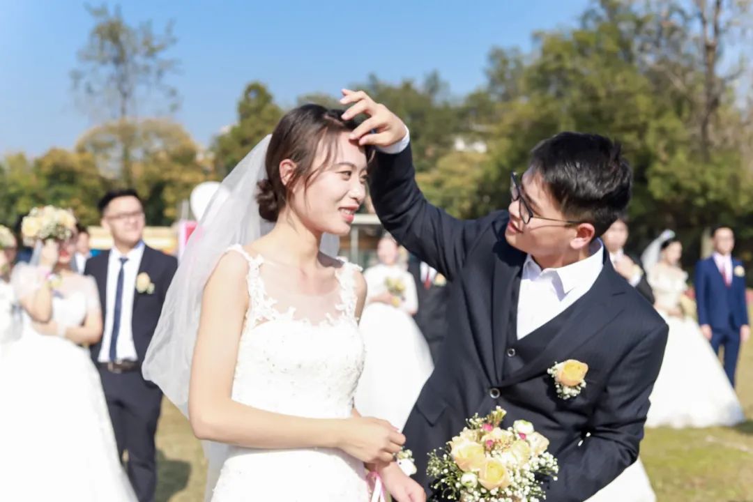 李兰娟致敬院士视频,致敬李兰娟院士的诗朗诵