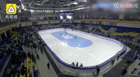 短道速滑1000米韩国两将摔出赛道,韩国短道速滑把队友推出赛道