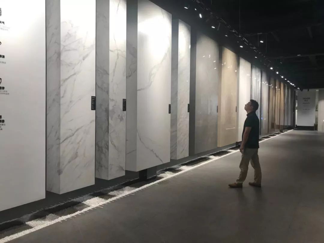 新式的岩板浴室柜物美价廉,最新浴室岩板柜