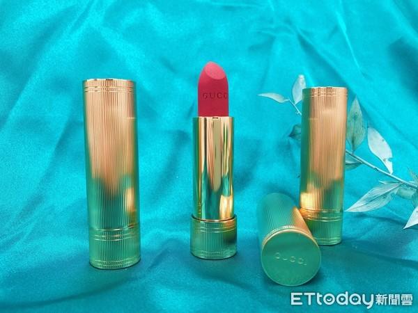 gucci黑管碎花唇膏,gucci古驰蓝管04号润唇膏口红试色