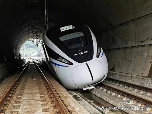 中国铁路再次脱轨，最安全的铁路三个月四次出轨原因何在,转载