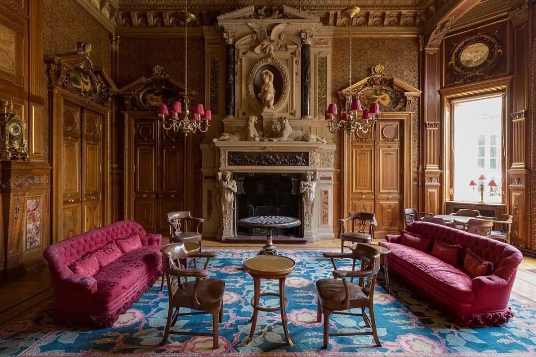 17岁抛夫弃子，一个用身体换金钱的*女妓**，凭什么有名有利？