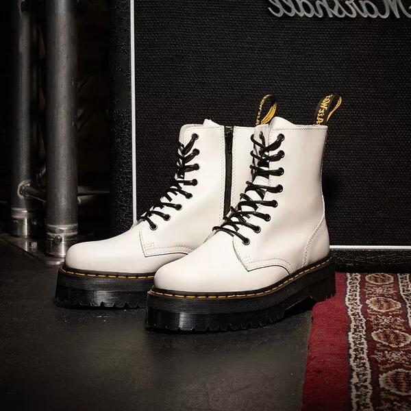 马丁靴搭配夏天显高显瘦,马丁靴显瘦显高平价