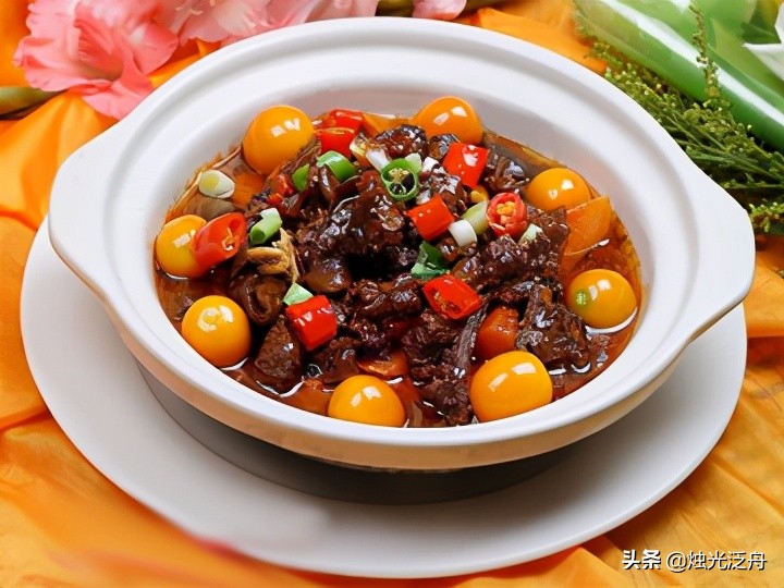 美食推荐：金橘狗肉煲、甘蓝拌青椒丝、豉椒鲟鱼制作方法