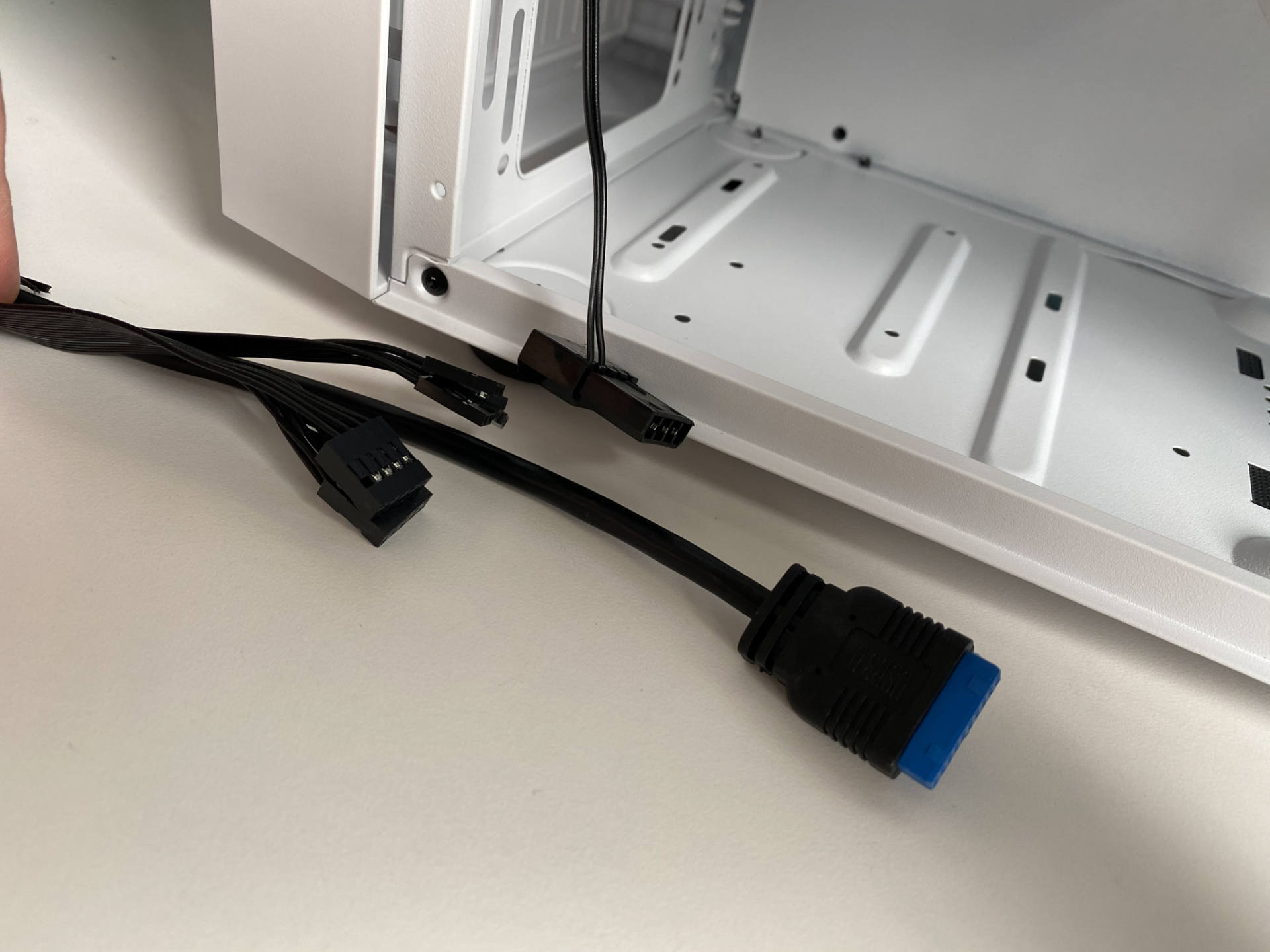 可以装240水冷的小机箱,一般什么配置电脑用水冷机箱