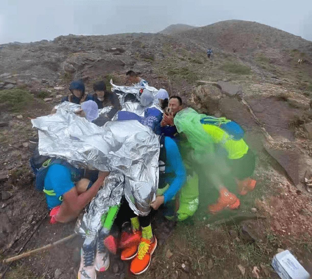 抢救最后一个白银越野赛生还者:失温致多器官受损,血糖一度低近极限值,可能没法再醒来