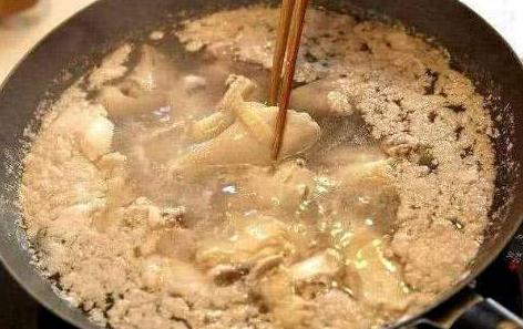 炖肉焯水了怎么炖还有血沫,炖肉煮出血沫过凉水