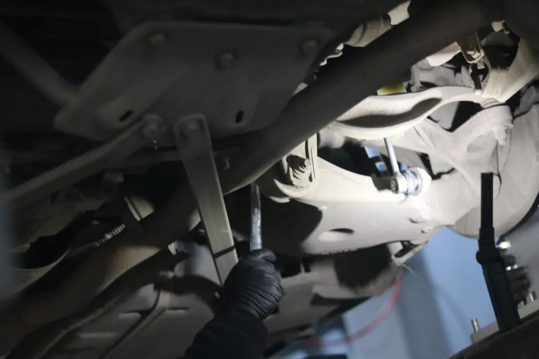 怪兽修车:翻新一辆11年破烂不堪的宝马GT,车况不忍直视