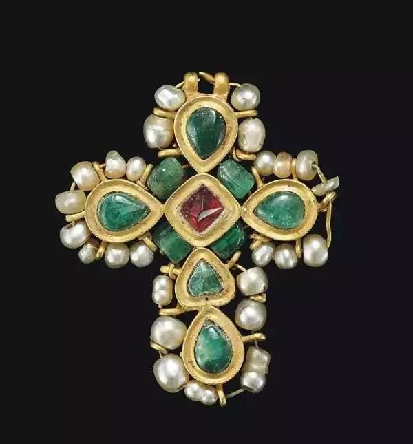 钟情于(vintage)复古风格的你,何不了解一下古董珠宝?