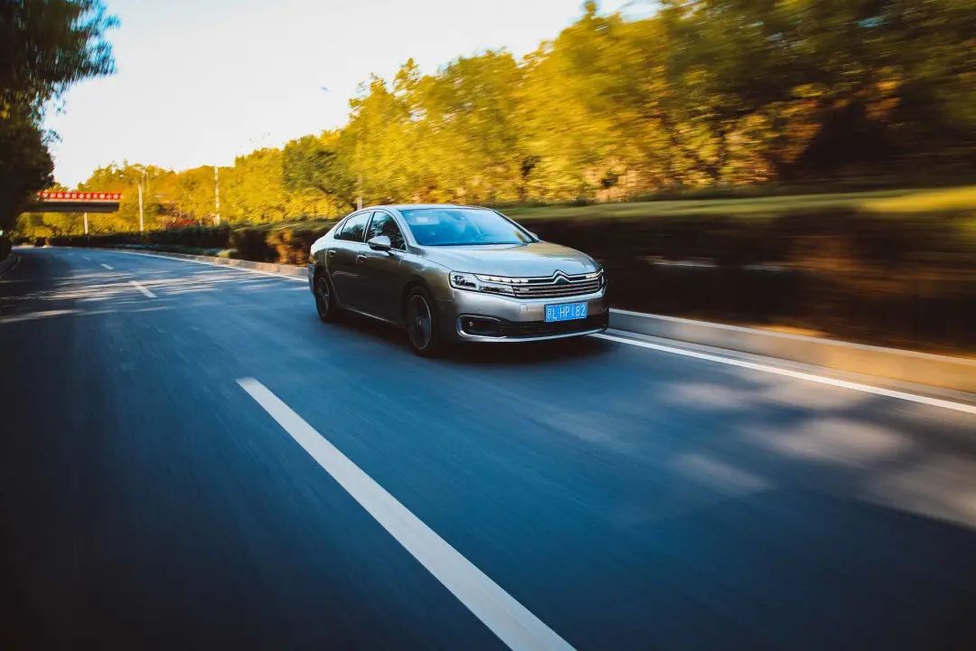 雪铁龙c6评车,雪铁龙c6新车上路感受