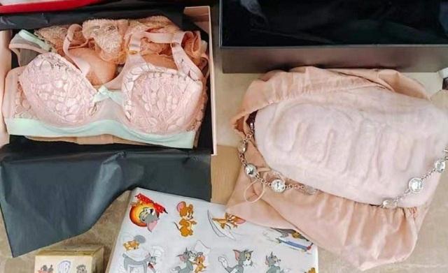 白百何穿红色深v裙子照片,白百何深v黑色裙图片