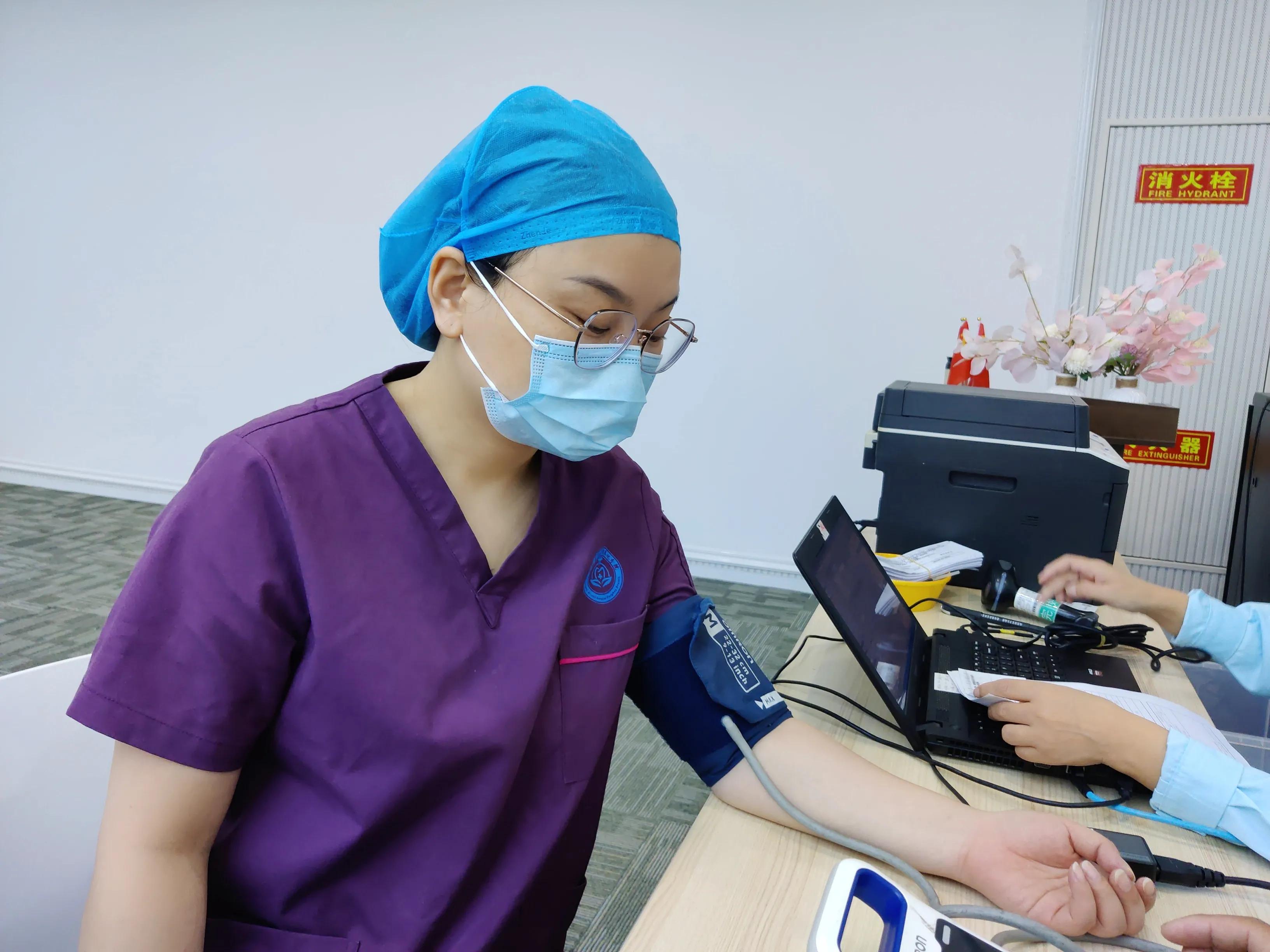 迎国庆献热血宁波牙科医院奉化院区组织员工开展无偿献血活动