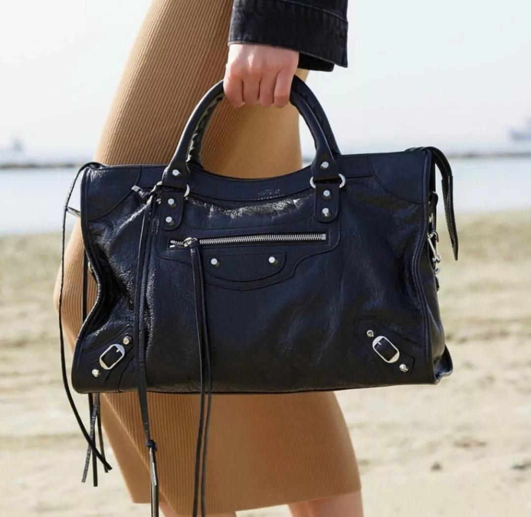 女孩子需不需要一个贵的包,女人一般买什么价位的包