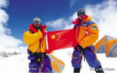 登上珠穆朗玛峰的人是怎么下山的,珠穆朗玛峰登顶的人是怎么下来的