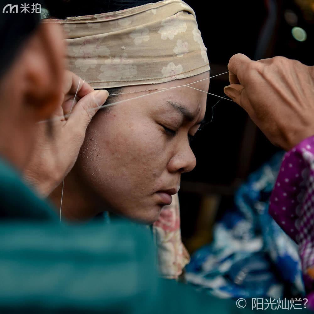 中国修面刮脸采耳女技师,专业修面刮脸采耳洗眼挤黑头