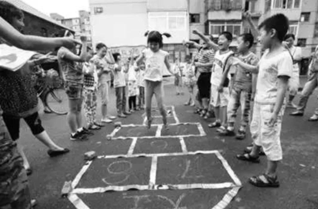 70后童年玩游戏的回忆完整版视频,70后80后童年经典游戏回忆