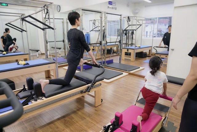 刘嘉玲长筒袜,刘嘉玲健身方法普拉提