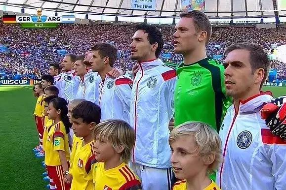 不会唱歌能出道吗,不会唱歌可以成为歌手吗