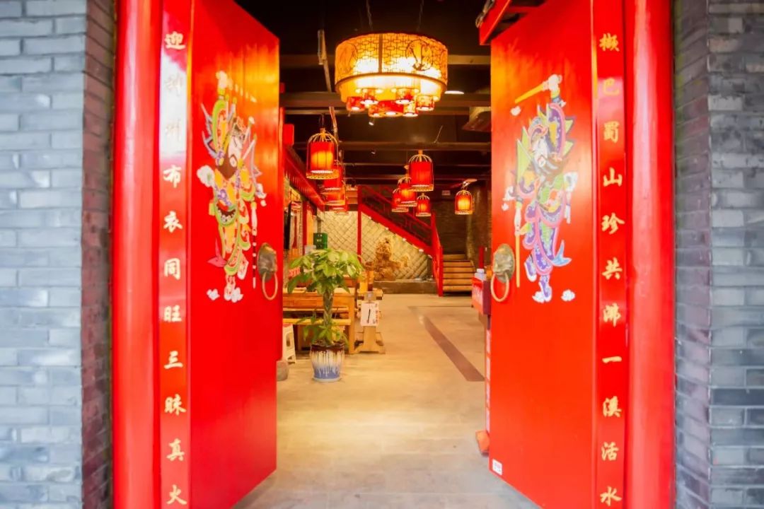 9荤6素！脆毛肚+肥牛…锅底油碟全包！成都昌隆坤火锅4人套餐88元