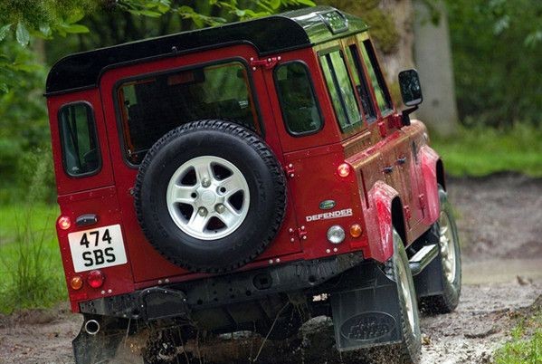 路虎卫士测评汽车之家,老款路虎卫士越野视频