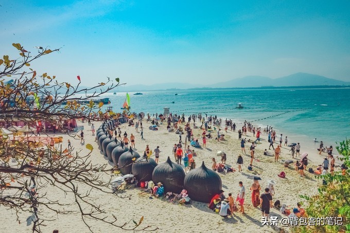 进出景区排队3个小时,岛上物价高上天,这的游客还是多的挤破头