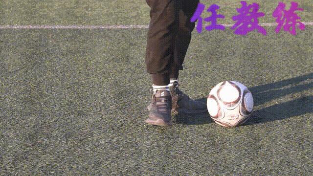 足球绕杆中考标准动作视频示范,中考体育足球绕杆技巧及训练方法