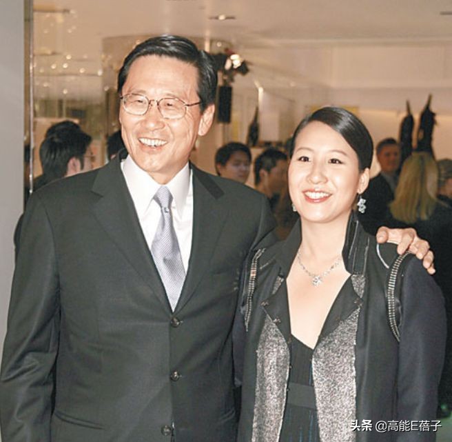 璞棬鍐嶈捣椋庝簯,棣欐腐璞棬涓変唬鍚嶅獩