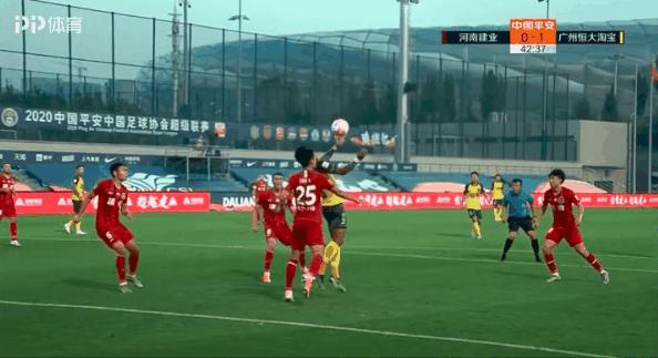 这粒进球*力暴**鸟大费周章，可本土球员用一脚停球就能“结束战斗”