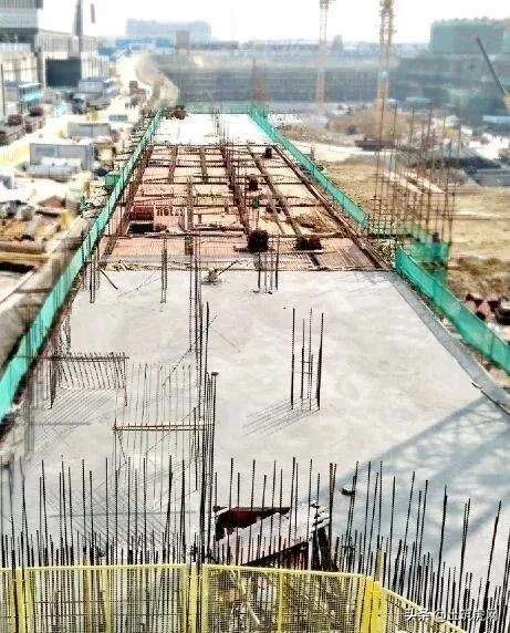 跳仓法施工怎么确保整体性,什么是跳仓法